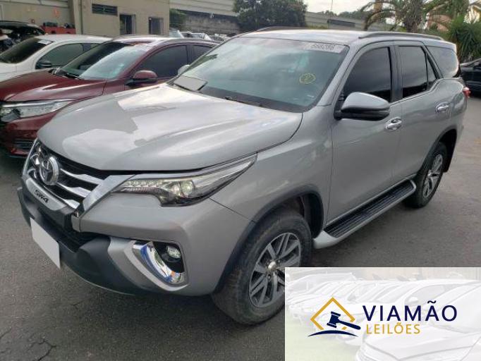 TOYOTA HILUX SW4 19/19