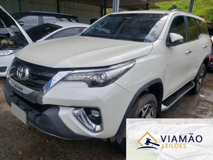 TOYOTA HILUX SW4 19/19